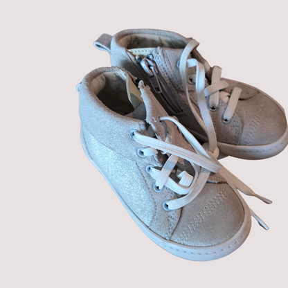 Clarks Silver High-Top Sneakers – Size 6F (AU 6)