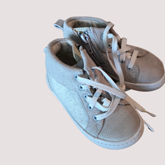 Clarks Silver High-Top Sneakers – Size 6F (AU 6)